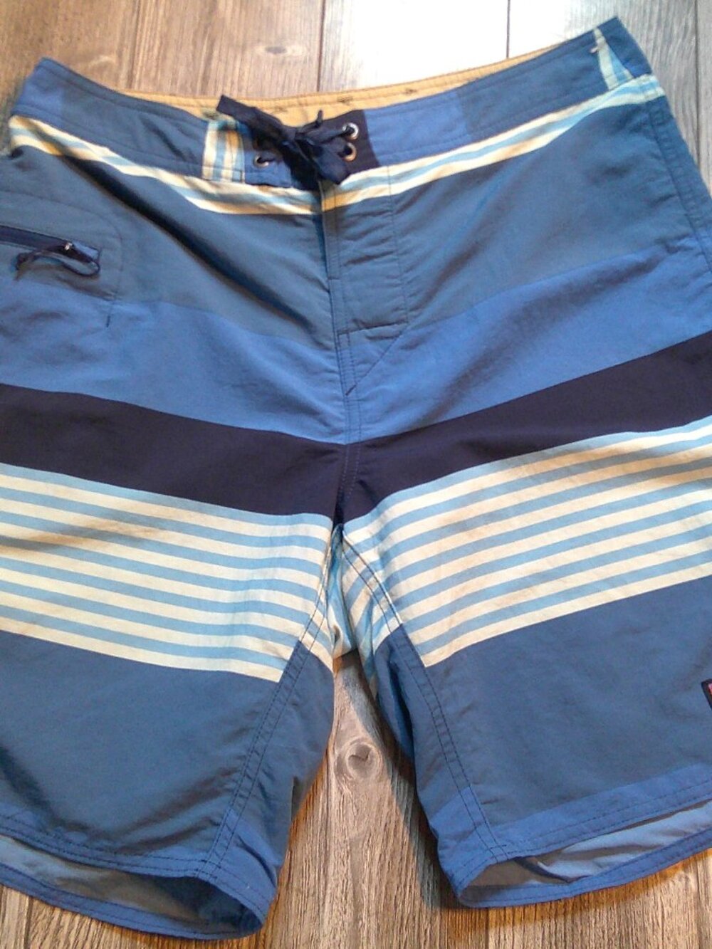 "Patagonia" Worn Wear 100% Recycled Nylon BOARD SHORTS/TRUNKS Man Sz 32 Waist
